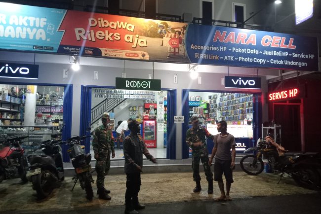 LAKSANAKAN PATROLI MALAM GUNA MEMASTIKAN KEAMANAN WILAYAH