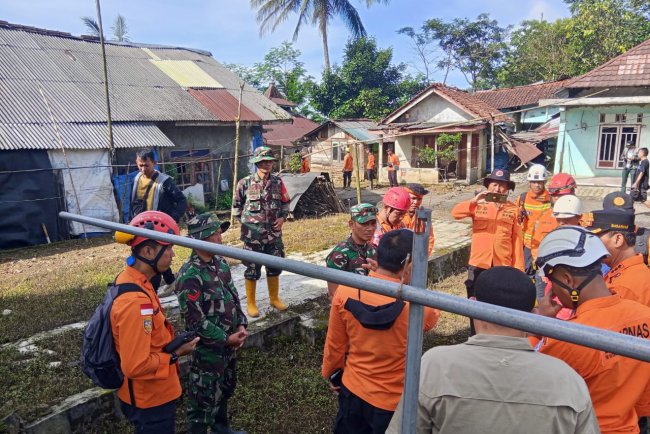 Dandim Banjarnegara Tinjau Pergerakan Tanah di Situkung   