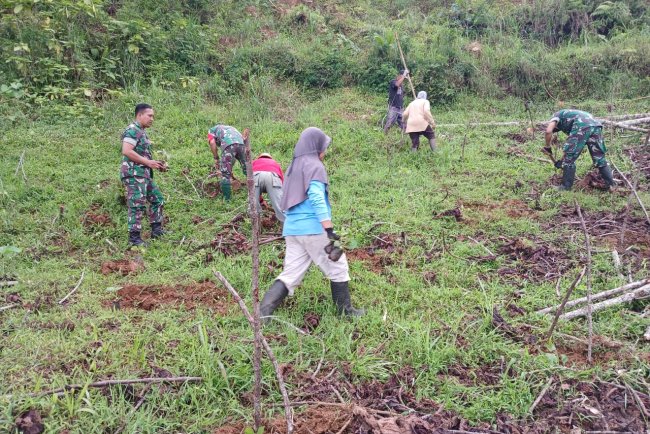 Koramil 17 Wanayasa Tanam pohon bersama KTH sbg upaya pelestarian kawasan hutan