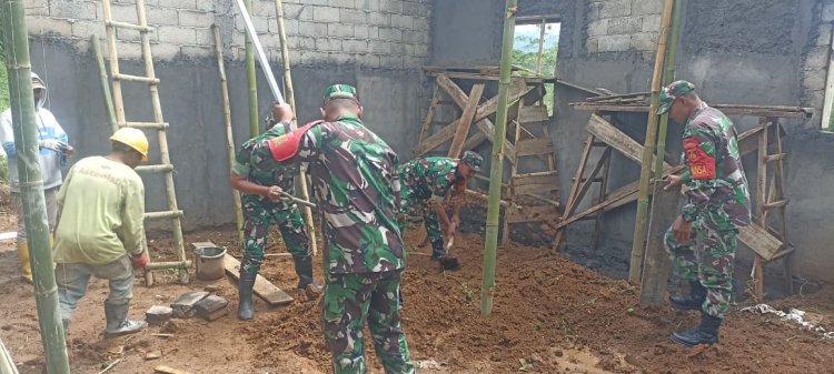 Babinsa Koramil 16 Pejawaran Bantu Pembangunan Rumah Tidak Layak Huni