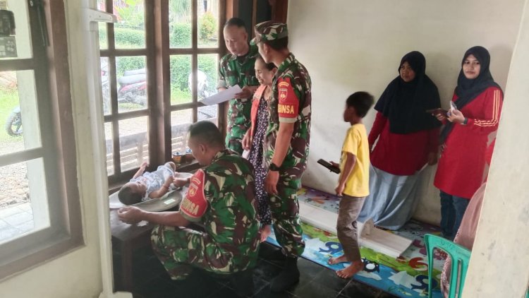 Program Unggulan Kasad  Koramil 02 Klampok Dampingi Kegiatan Posyandu