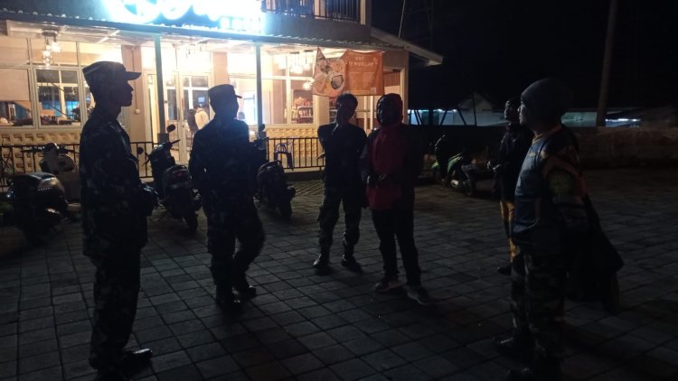Anggota Koramil Laksanakan  Patroli Malam Bersama Ormas dan Warga