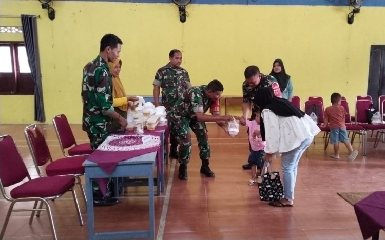 Babinsa Turut Hadir Dan Membantu Dalam Kegiatan Posyandu