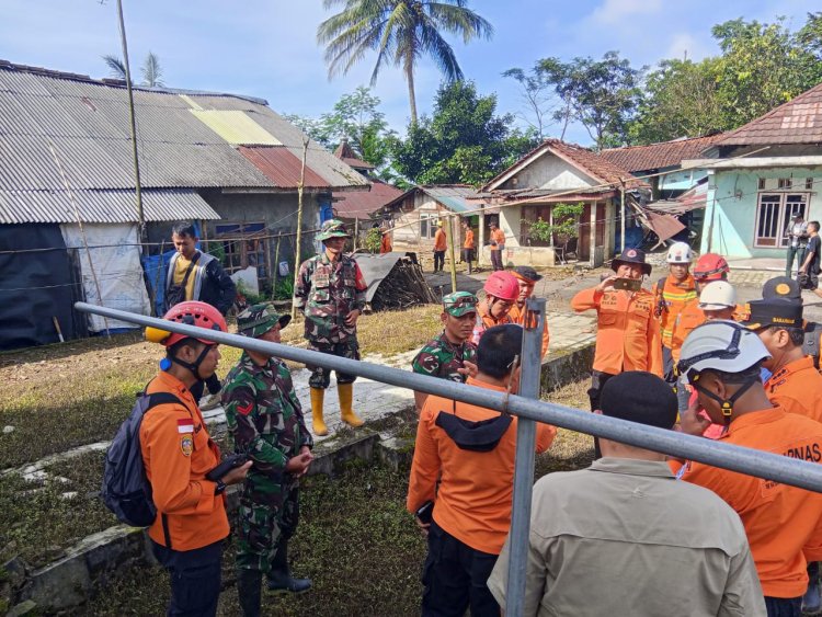 Dandim Banjarnegara Tinjau Pergerakan Tanah di Situkung   