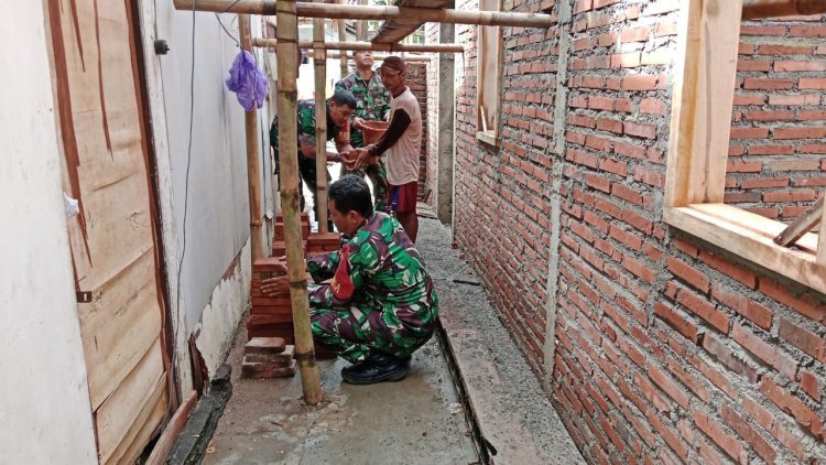 Koramil 02 Klampok Membantu Pengerjaan RTLH