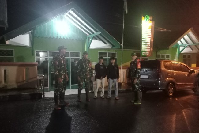 BABINSA KORAMIL 18/PAGENTAN LAKSANAKAN PATROLI MALAM GUNA MEMASTIKAN KEAMANAN WILAYAH