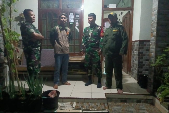 Babinsa Koramil 17/Wanayasa melaksanakan Patroli Malam
