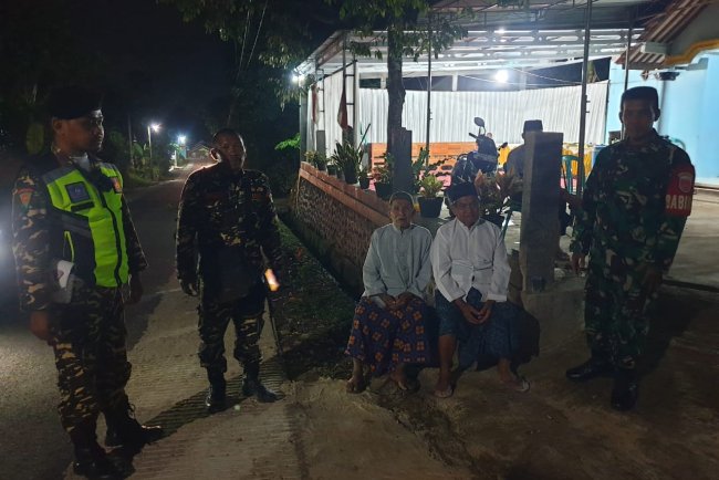 Kolaborasi Babinsa dan Banser Melakukan Patroli Bersama