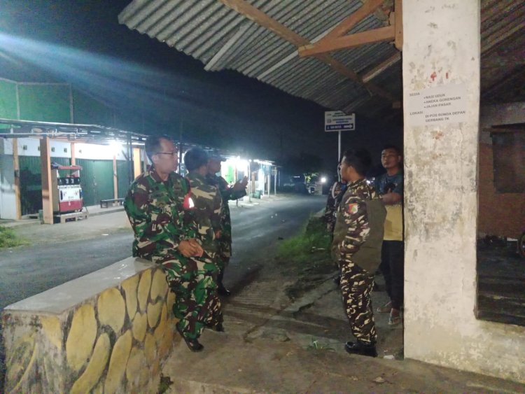 Kolaborasi Babinsa dan Satuan Keamanan Desa Dalam Patroli Malam