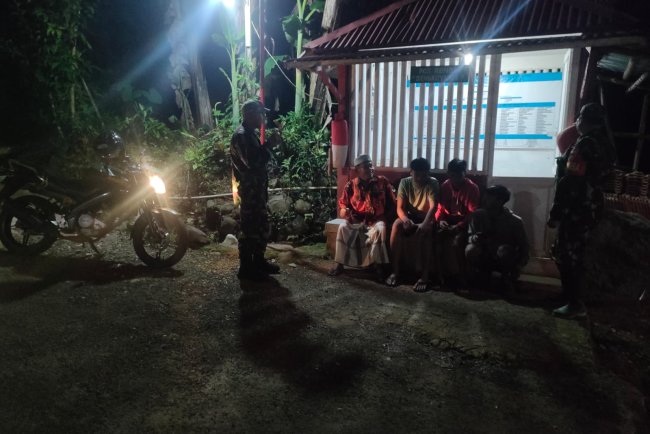 Anggota Koramil 11 Punggelan patroli malam