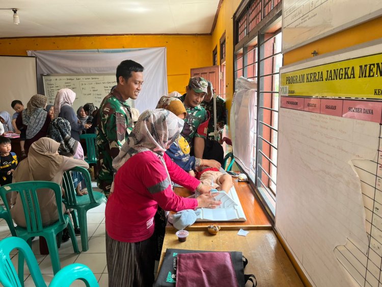 Anggota Koramil 17 Wanayasa ikut dampingi giat kader Posyandu