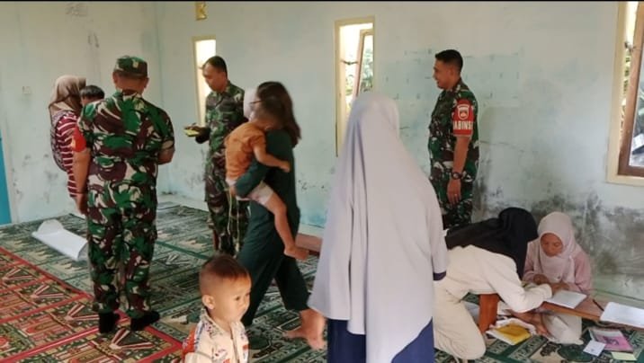 Babinsa Bersama Bidan Desa serta Kader PPKBD laksanakan pendampingan Posyandu Balita