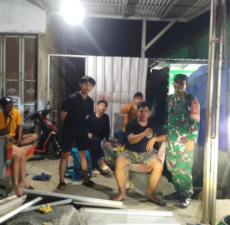 Babinsa Patroli Siskamling Desa Purwonegoro