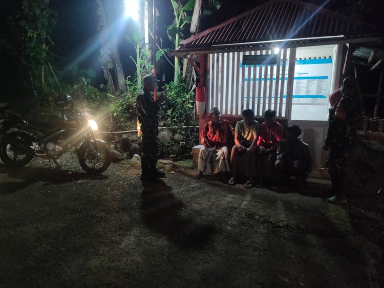 Anggota Koramil 11 Punggelan patroli malam