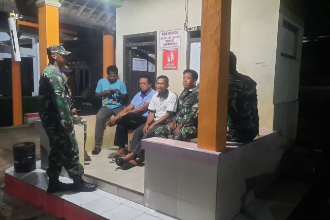 Patroli Gabungan Siskamling Ciptakan Lingkungan Aman