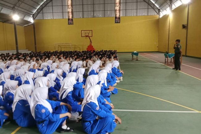 Koramil Punggelan Sosialisasikan KKRI di SMKN 1