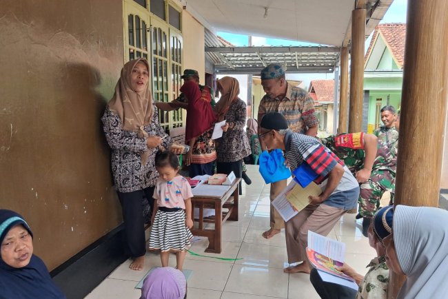 Babinsa Hadir Mendampingi Kegiatan Posyandu Untuk Pencegahan Stunting