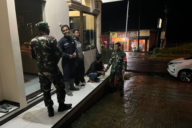 Babinsa Patroli di Wilayah Binaan