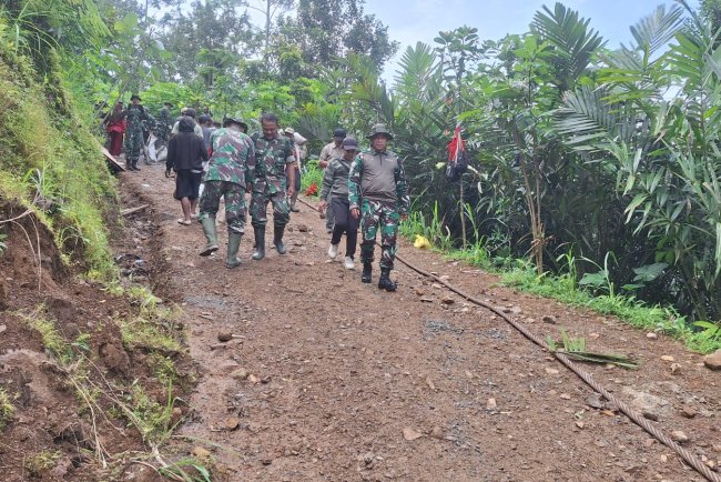 Semangat Gotong Royong Warnai Pembangunan Jembatan Gantung Garuda di Punggelan