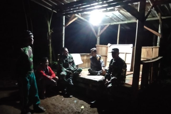 Danposramil Pagedongan bersama satlinmas melaksanakan patroli sistem keamanan lingkungan