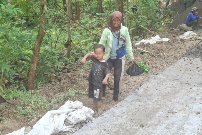 Harapan Baru Ibu Iya dan Cita-cita Lukas Putra Kelahiran Cikuya