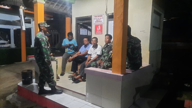 Patroli Gabungan Siskamling Ciptakan Lingkungan Aman