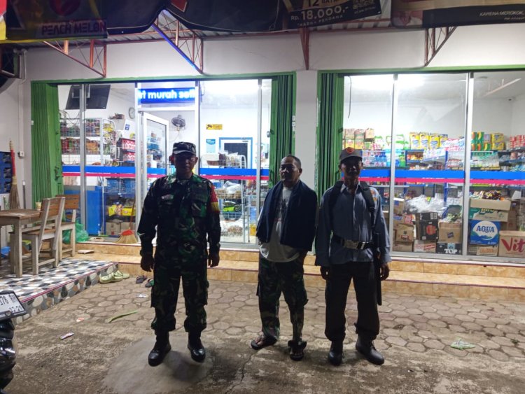Jaga Keamanan Wilayah Babinsa Koramil 15 Rakit Melaksanakan Patroli