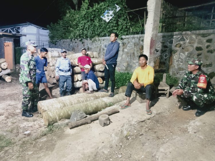Jaga Keamanan Lingkungan Babinsa Koramil 04 Karangkobar Melaksanakan Patroli