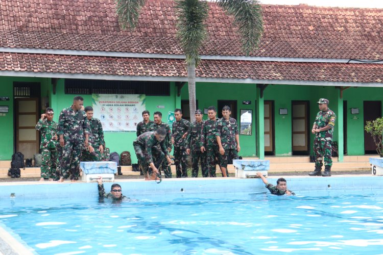 Uji Kemampuan Prajurit Kodim 0704/Banjarnegara Gelar Renang Militer Dasar
