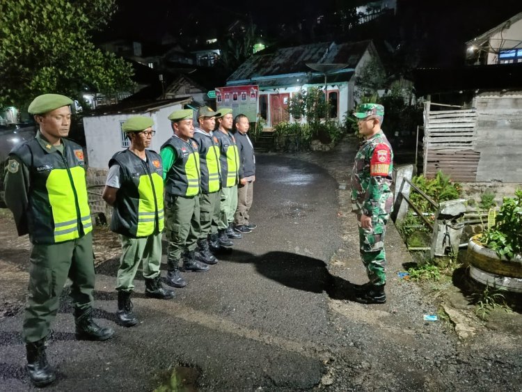 Babinsa Bersama Linmas laksanakan Patroli