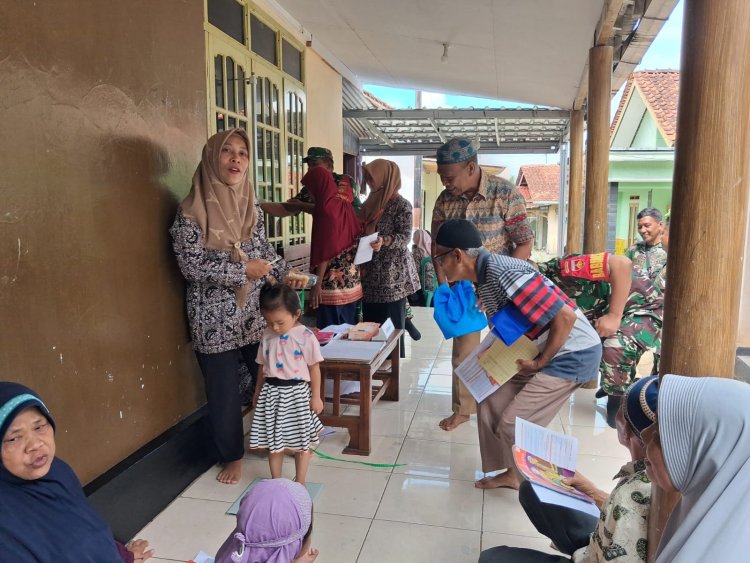 Babinsa Hadir Mendampingi Kegiatan Posyandu Untuk Pencegahan Stunting