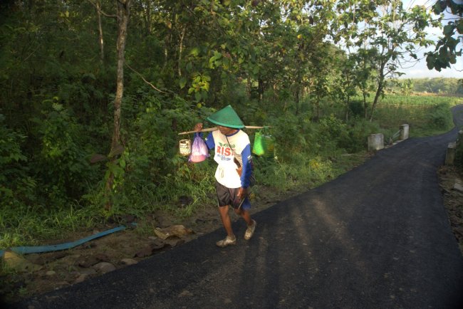 Mbah Satomi Nikmati Jalan Mulus Hasil TMMD Brebes Menuju Sawah