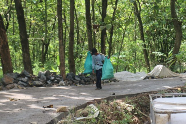 Senyum Petani Jagung Cikuya, Jalan Cor TMMD Pangkas Biaya Angkut dan Bebas Selip