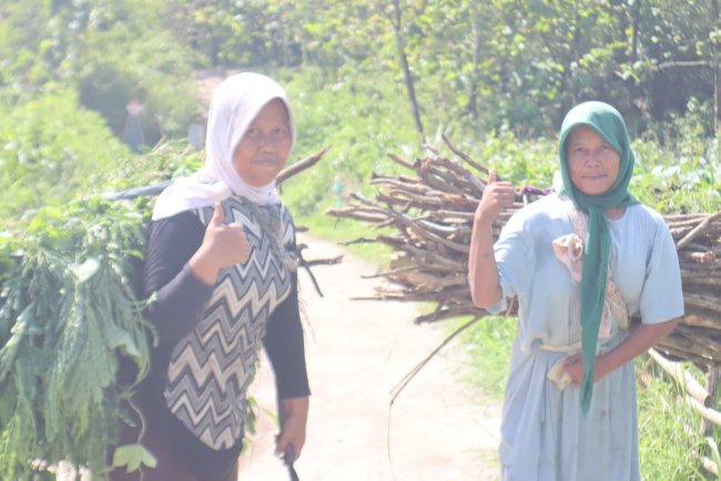 Jarak Lebih Dekat, Itulah Senyum Kebanggaan Petani Cikuya Saat Jalan Baru TMMD Terwujud