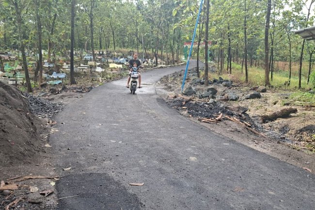 Wajah Baru Desa Cikuya, Jalan Hasil TMMD Jadi Favorit Warga untuk Olahraga Pagi