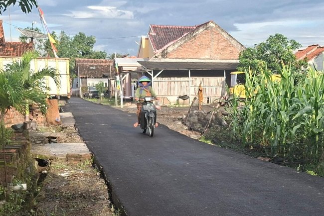 Menghitung Hari Jelang Penutupan, Jalan Rabat Beton TMMD Kodim 0713/Brebes Mulai Ubah Wajah Ekonomi Cikuya