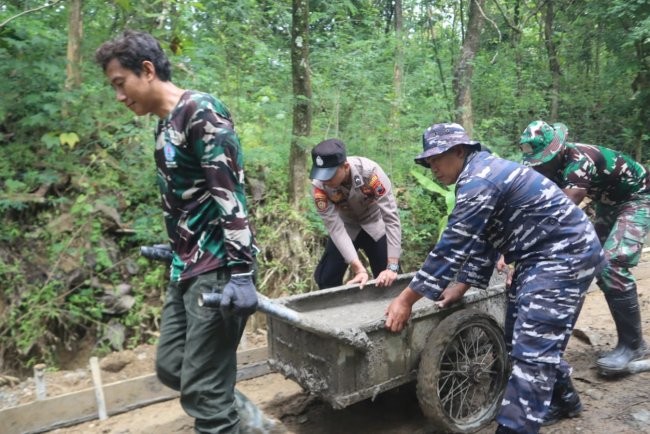 Membangun Negeri dari Desa, Sinergi TNI, Polri, dan Rakyat di TMMD 127 Brebes Wujudkan Asa Indonesia Emas