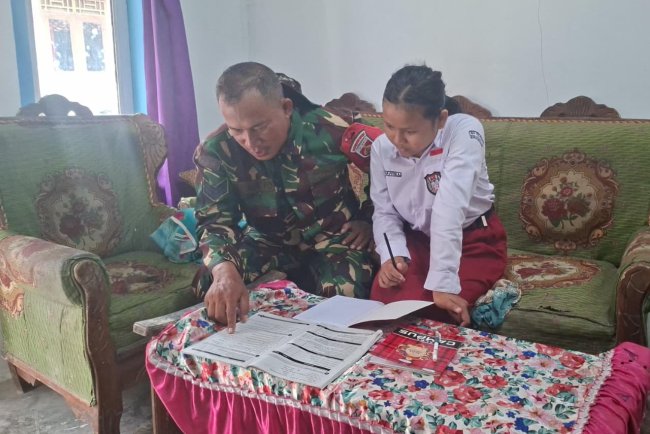 Senyum Terang di Desa Cikuya: Satgas TMMD Pastikan Bantuan KWH Listrik Berfungsi Maksimal