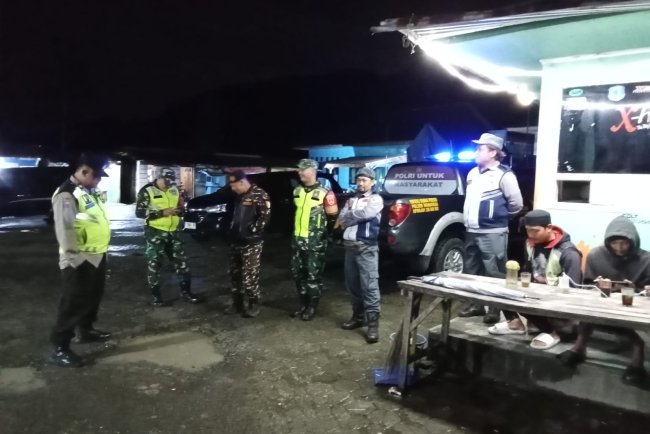 Babinsa Koramil 17 Wanayasa melaksanakan Patroli Malam