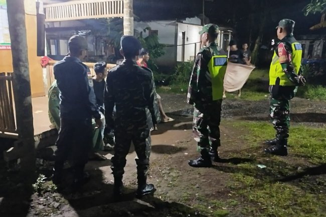 Koramil 02 Klampok Bersama sat Linmas Patroli Pos Kamling Keamanan