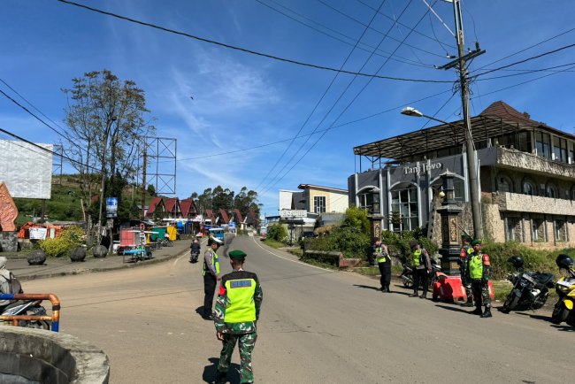 Koramil 05 Batur dan Polri Amankan Wisata Dieng