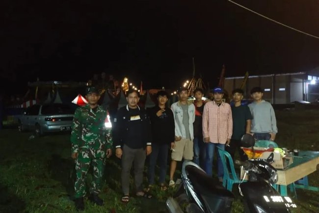 Patroli di Pos Kamling Desa Purwonegoro