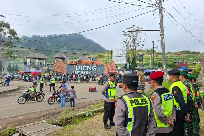Sinergi TNI-Polri Jaga Wisata Dieng Tetap Aman dan Nyaman