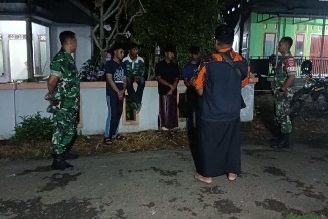 Koramil 11 Punggelan Laksanakan Patroli Siskamling Dengan Ormas