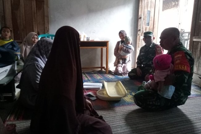 Terus Bersinergi Puskesmas dan Koramil Posyandu Keliling Salah Satu Upaya Cegah Stunting