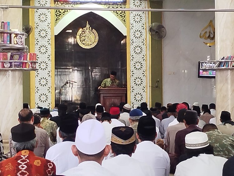 TMMD Reguler ke-127 Brebes, Personel Satgas Beri Siraman Rohani Pasca Tarawih di Desa Cikuya