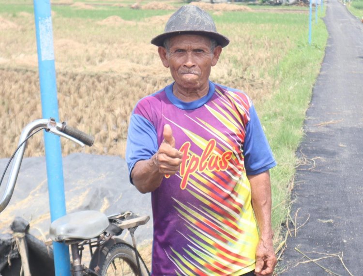 Kini Jalan Cikuya Mudahkan Petani Angkut Hasil Bumi dengan Sepeda