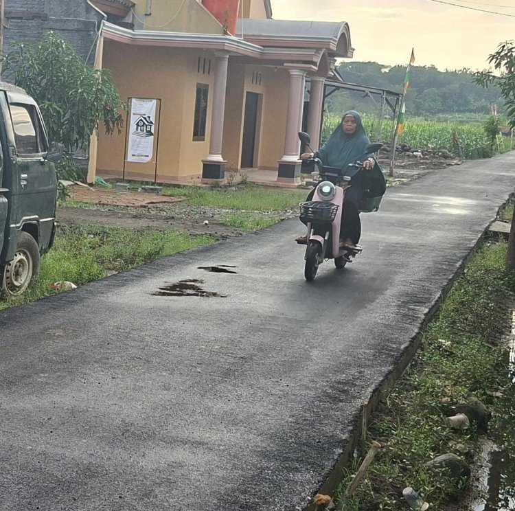 Senyum Nek Ropiah di Atas Aspal Baru, Berkah TMMD Reguler ke-127 Kodim 0713/Brebes