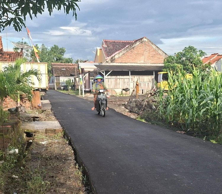 Menghitung Hari Jelang Penutupan, Jalan Rabat Beton TMMD Kodim 0713/Brebes Mulai Ubah Wajah Ekonomi Cikuya