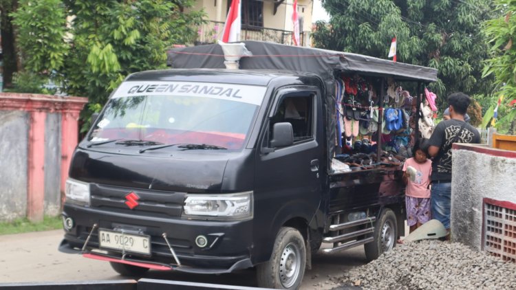 Kesaksian Pedagang Asal Mojokerto “Jalan Desa Cikuya Kini Mulus dan Nyaman”